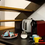 Tra Bora E Poesia, Casa Baudelaire A * 的里雅斯特