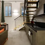 Tra Bora E Poesia, Casa Baudelaire A *