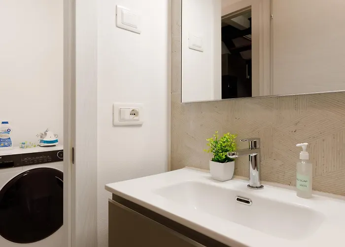 Tra Bora E Poesia, Casa Baudelaire A Trieste *