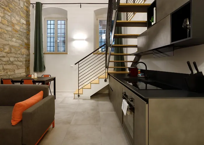 Tra Bora E Poesia, Casa Baudelaire A Trieste *