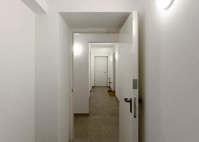 Daire Tra Bora E Poesia, Casa Baudelaire A Trieste