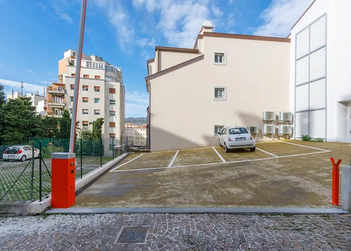 Daire Tra Bora E Poesia, Casa Baudelaire A Trieste Trieste