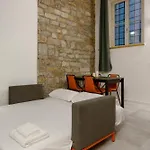 Tra Bora E Poesia, Casa Baudelaire A Apartamento *