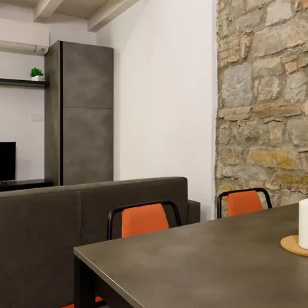 Tra Bora E Poesia, Casa Baudelaire A Apartment Trieste