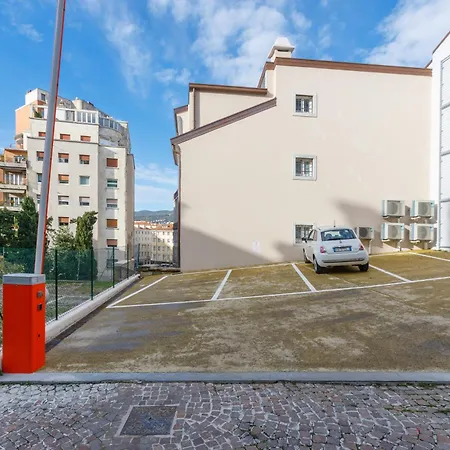 Appartamento WiFi e Parcheggio in centro a Trieste Trieste